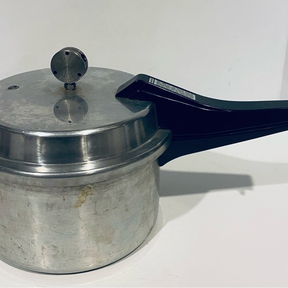 Mirro-Magic Pressure Cooker 4Q Made in USA 594 - Picture 6 of 9